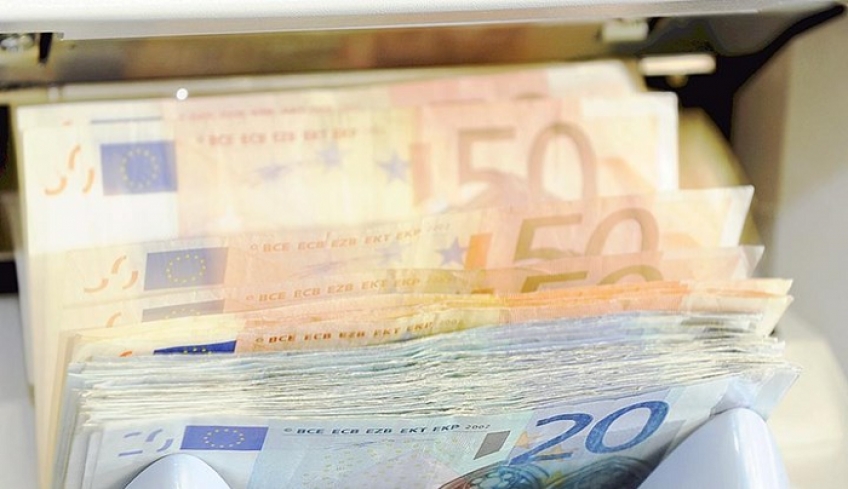Ποια προγράμματα ενίσχυσης επαγγελματιών "τρέχουν" - Όλες οι προθεσμίες για τις αιτήσεις