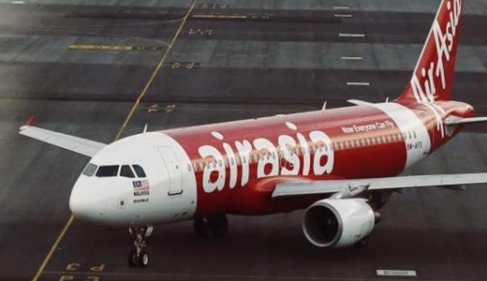 Εντοπίστηκαν συντρίμμια του αεροπλάνου της Air Asia, ανακοίνωσε η Ινδονησία