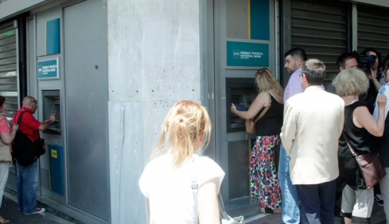 Τα χρήματα των capital controls τα πήρε η εφορία: Γιατί αίρεται το μέτρο από τη Δευτέρα