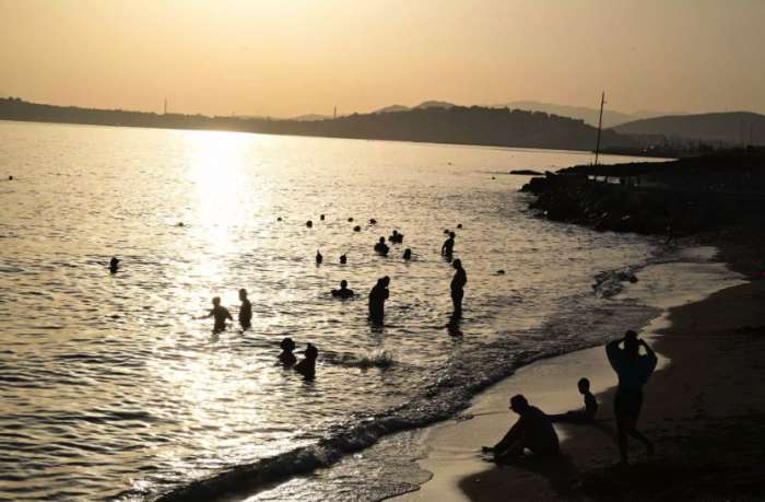 Καιρός σήμερα: Ανεβαίνει η θερμοκρασία – Μέχρι 6 μποφόρ στο Αιγαίο