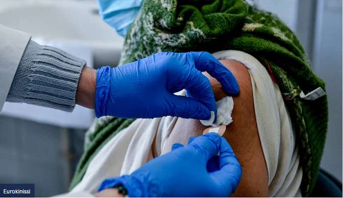 Γκάγκα: "Αναμνηστικό εμβόλιο το φθινόπωρο για κορονοϊό και γρίπη" - Τι θα γίνει με τους υγειονομικούς σε αναστολή