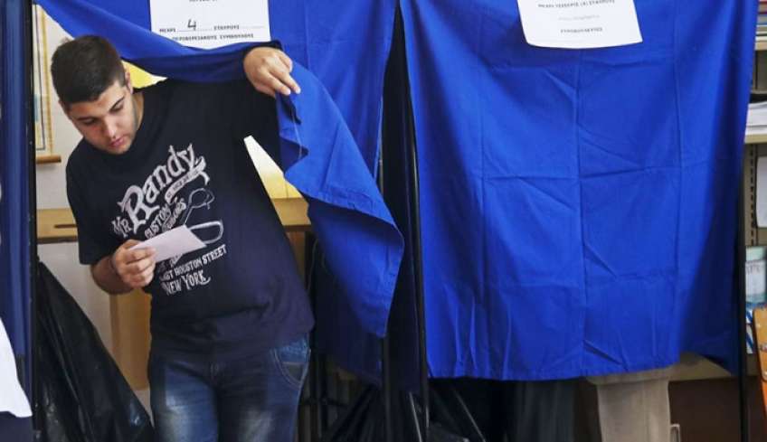 Δημοσκόπηση: Θα πάνε να ψηφίσουν οι νέοι; – Ποιο κόμμα επιλέγουν