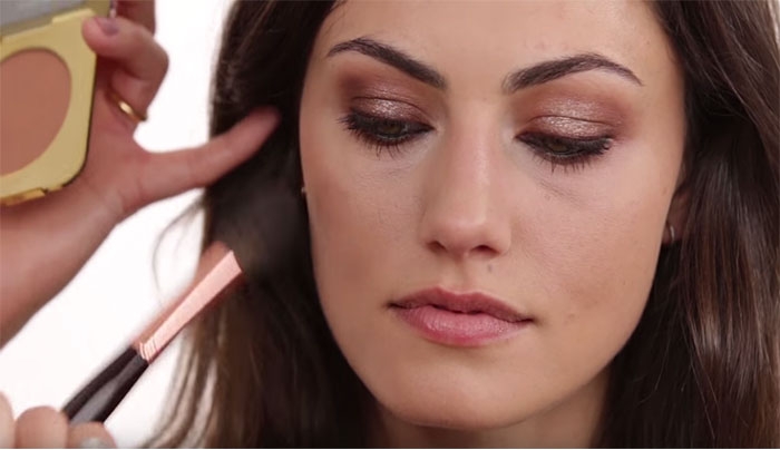 Βίντεο: Δες το τέλειο μπρονζέ μακιγιάζ κα πώς θα το κάνεις βήμα βήμα