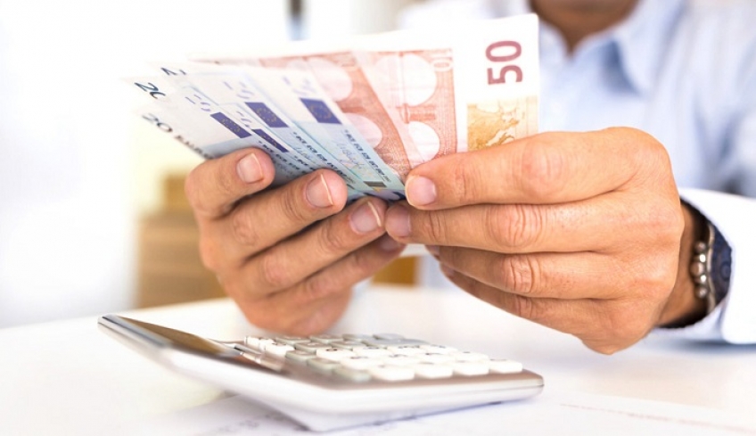 Πέντε χαράτσια για 650.000 ελεύθερους επαγγελματίες