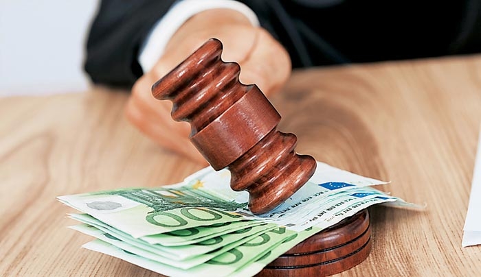 10.000 εντολές κατάσχεσης κάθε μέρα!