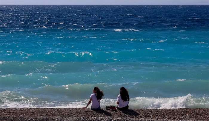 Καιρός σήμερα: Τοπικές βροχές με την θερμοκρασία να φτάνει τους 33 βαθμούς Κελσίου