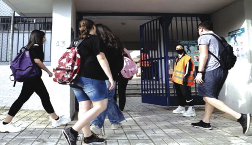 Σχολεία: Σενάριο για παράταση δύο εβδομάδων στο διδακτικό έτος – Χωρίς μαθήματα το Πάσχα – Τι θα γίνει με τις Πανελλαδικές