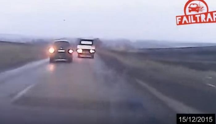Απίστευτο βίντεο: Το αυτοκίνητο κάνει τούμπες αλλά οι επιβάτες δεν έπαθαν το παραμικρό