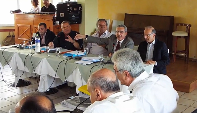 Θυελλώδης η συνεδρίαση του Περιφερειακού Συμβουλίου στη Σύρο με βαρείς χαρακτηρισμούς  (video)