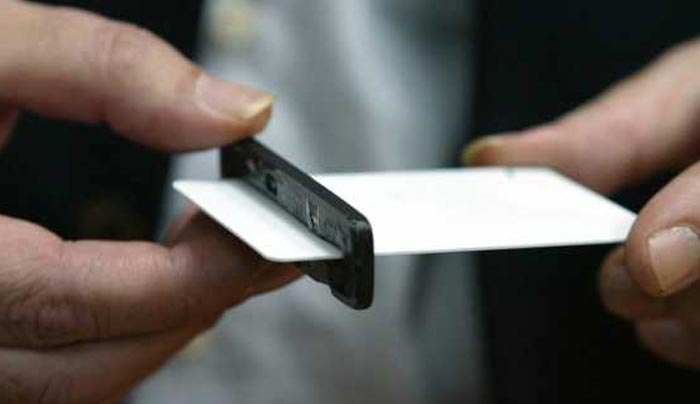 Μετά την visa και την mastercard η κυβέρνηση φέρνει την «Greekcard»