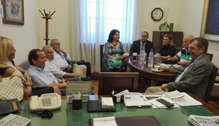 Προ-συνεδριακός "πρωινός καφές" στη Βουλή με τους συνέδρους από τα Δωδεκάνησα
