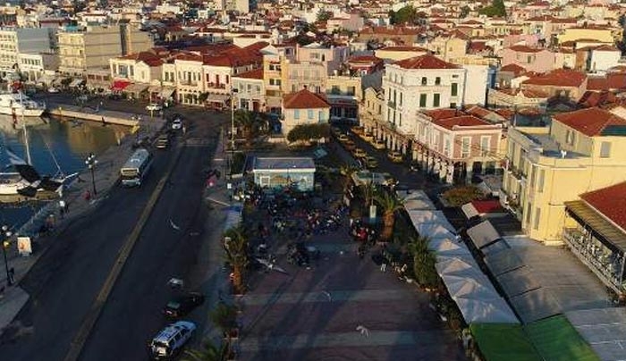 Μυτιλήνη: Στο κέντρο της πόλης για τρίτη μέρα 150 Αφγανοί πρόσφυγες