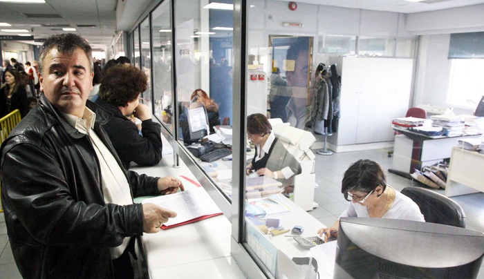 Ασφαλιστικό: Κατάργηση 15ετίας, μειώσεις στον ΟΑΕΕ και «πάγωμα» συντάξεων