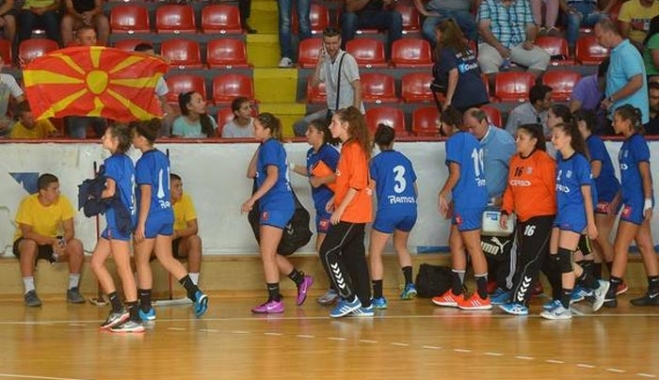 Ελληνική ψυχή: «Σφαλιάρα» της Εθνικής στους προκλητικούς Σκοπιανούς – Αποχώρησε από τον αγώνα