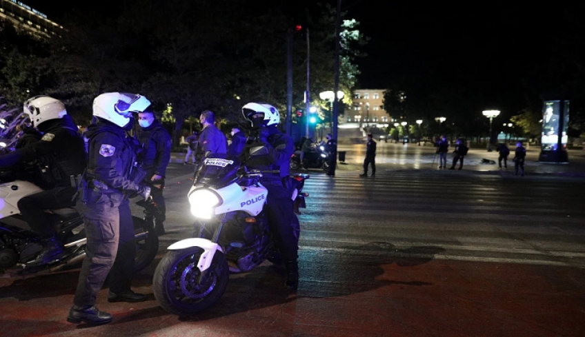 Οικογενειακή τραγωδία στα Καλύβια, άνδρας αυτοκτόνησε μπροστά σε αστυνομικούς