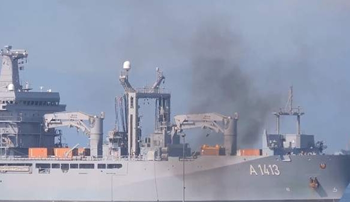 Η ναυαρχίδα της νατοϊκής δύναμης SNMG2 στον Πειραιά [βίντεο]