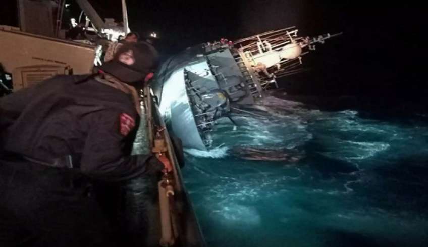 Ταϊλάνδη: Βυθίστηκε κορβέτα του Πολεμικού Ναυτικού μέσα σε τρικυμία – 31 αγνοούμενοι