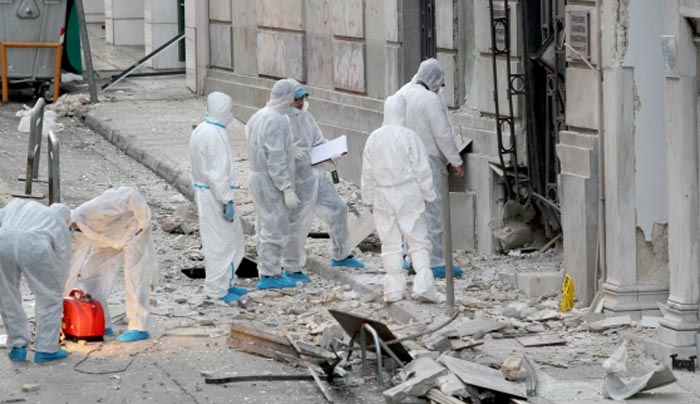 Τρόμος και στην Αθήνα: Ισχυρή έκρηξη βόμβας έξω από τα γραφεία του ΣΕΒ στο Σύνταγμα-ΒΙΝΤΕΟ