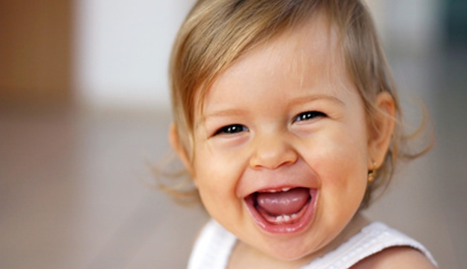Τα πιο όμορφα μωράκια ξεκαρδίζονται στα γέλια! (Video)
