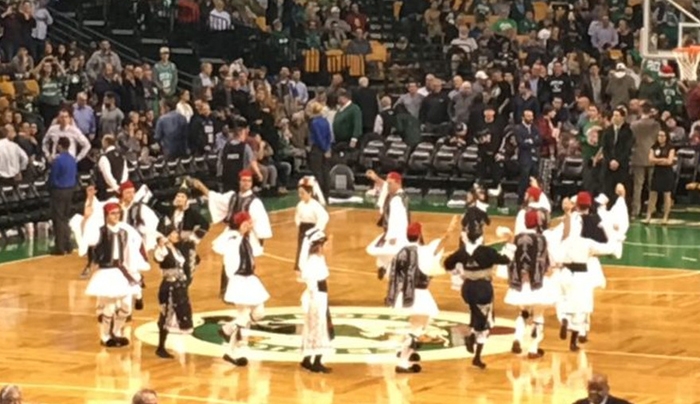 NBA: Γέμισε Ελλάδα το TD Garden των Σέλτικς στην ελληνική βραδιά