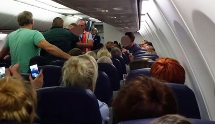 Κρήτη: Το ντοκουμέντο του πανικού σε πτήση για το Ηράκλειο - Η στιγμή της σύλληψης και το ξέσπασμα των επιβατών (Βίντεο)!