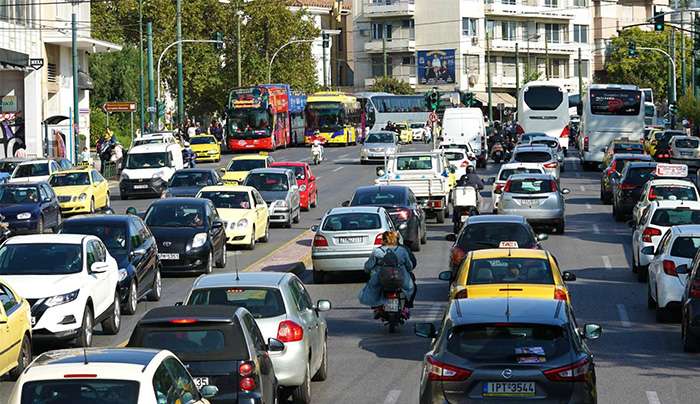 Τα «ψιλά γράμματα» του διπλώματος οδήγησης - Ποιοι απαγορεύεται να οδηγούν στην Ελλάδα