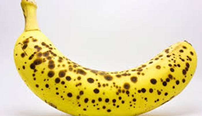 Δες τι μπορείς να πάθεις αν τρως δυο πολύ ώριμες μπανάνες κάθε μέρα για ένα μήνα (Βίντεο)