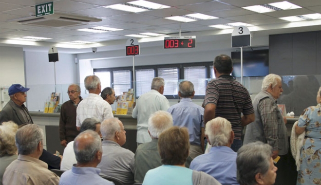 Με δανεικά 210 εκατ. θα πληρώσει το ΙΚΑ τις συντάξεις του Οκτωβρίου