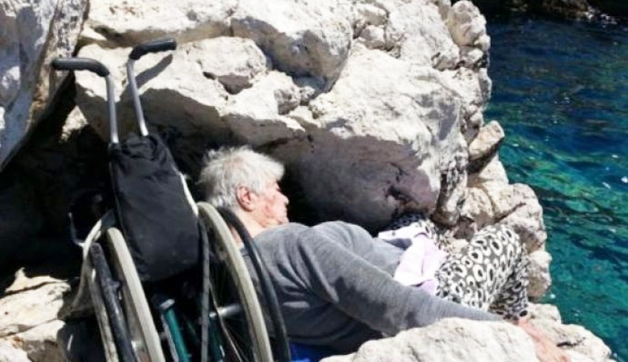 Απίστευτο! Δουλέμποροι εγκατέλειψαν ανάπηρη σε βράχο του Αιγαίου