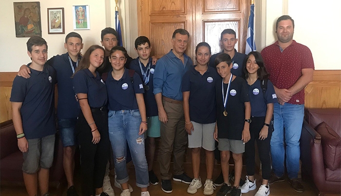 Αθλητές και μέλη της Διοίκησης του Ναυτικού Ομίλου Κω, στο Δήμαρχο με αίτημα για κολυμβητήριο