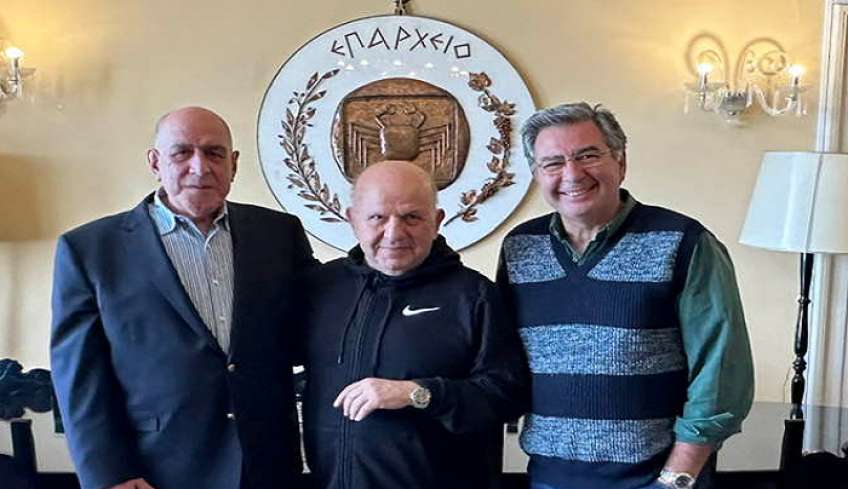 Στο γραφείο Επάρχου βρέθηκε ο Νίκος Μουρατίδης