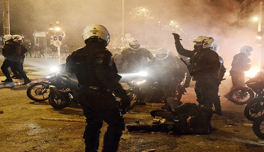 Προφυλακιστέος ένας από τους δύο κατηγορούμενους για την επίθεση στον αστυνομικό
