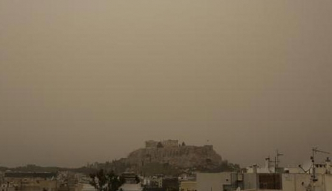 Η Ελλάδα «πνίγεται» από την αφρικανική σκόνη: Ποιοι οι κίνδυνοι για την υγεία