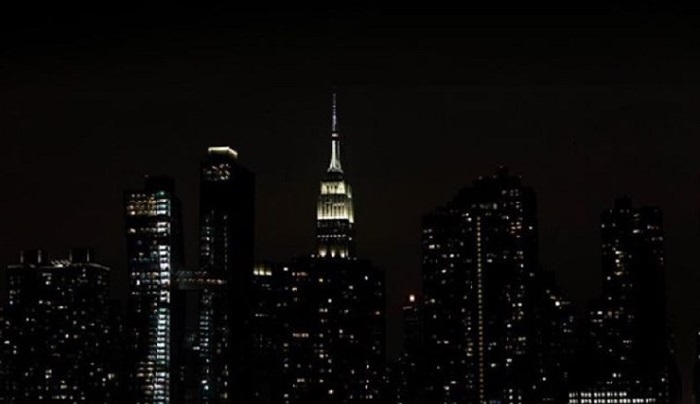 Εμβληματικά κτίρια στο σκοτάδι για την "Ώρα της Γης" - Από τον Παρίσι μέχρι τη Νέα Υόρκη - ΒΙΝΤΕΟ