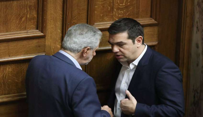 Την έδρα στον Πειραιά κρατά ο Τσίπρας- Εκτός ο Δρίτσας