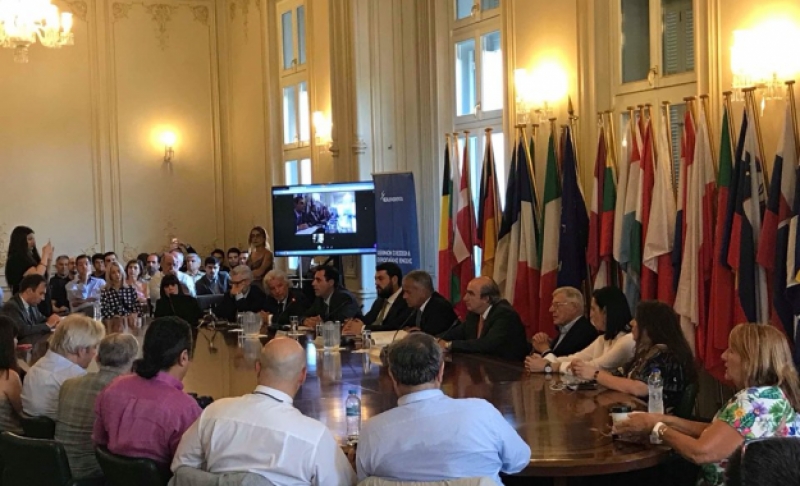 ΝΔ: Επιβεβλημένη η παροχή ψήφου στους Ελληνες ομογενείς