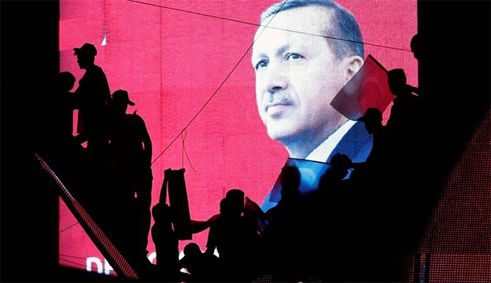 Εξελίξεις στην Τουρκία: Φήμες για νέο πραξικόπημα κατά του Ερντογάν