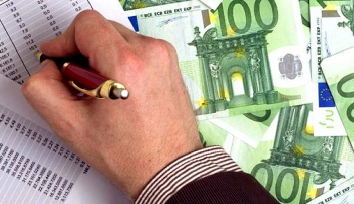 Ξαφνικό… κούρεμα απειλεί χιλιάδες μικρομεσαίους και επιχειρήσεις