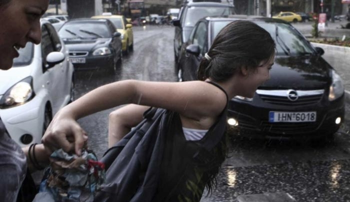 Έρχονται «βροχοθύελλες» – Πέφτει κάτω από τους 20 βαθμούς η θερμοκρασία