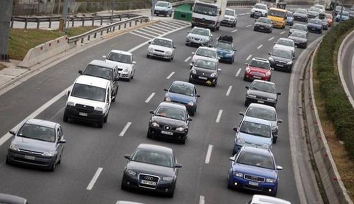 «Χαράτσι» σε όλα τα αυτοκίνητα από 1η Ιουνίου