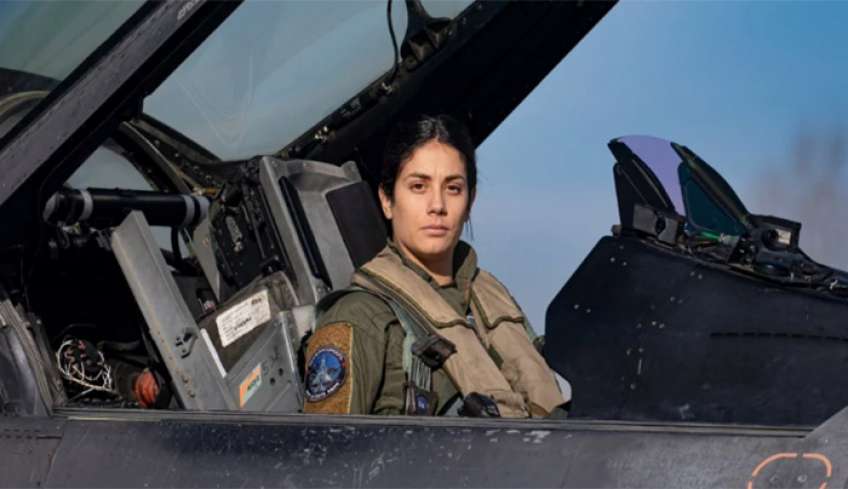 Χρυσάνθη Νικολοπούλου: Η πρώτη γυναίκα πιλότος F-16 που κάνει αερομαχίες στο Αιγαίο