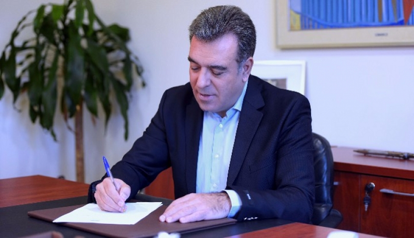 ΜΑΝΟΣ ΚΟΝΣΟΛΑΣ: Έρχεται τρίτος γύρος επιστρεπτέας προκαταβολής για τις εποχικές επιχειρήσεις στον τουρισμό