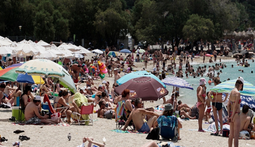 Ερευνα: Το 47% των Ελλήνων σχεδιάζει να κάνει φέτος καλοκαιρινές διακοπές -Πού θα πάνε, πού θα μείνουν