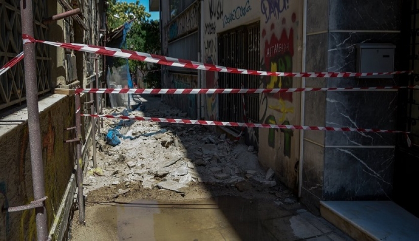 Αθήνα: Ξεκίνησε η κατεδάφιση για 13 επικίνδυνα κτίρια στην πόλη (vid)