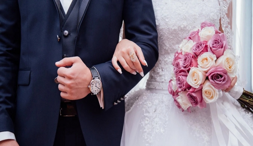 Πανικός σε γάμο στην Πάτρα: «Καπνός» έγιναν οι καλεσμένοι – Ο αδερφός του γαμπρού είχε κορονοϊό
