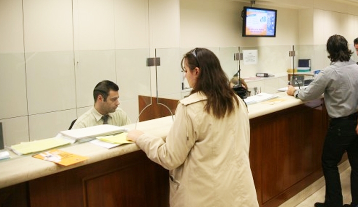 Τα βρώμικα παιχνίδια με τις καταθέσεις και οι κυβερνητικές γκέλες…