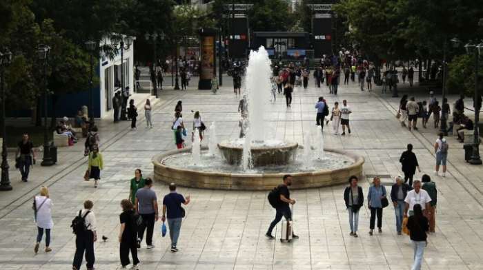 Στις «συμπληγάδες» της ακρίβειας: Τα σενάρια, τα μέτρα και οι προβληματισμοί