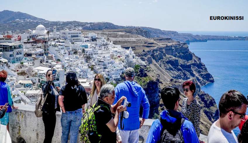 Handelsblatt: Η κλιματική κρίση οδηγεί σε επιμήκυνση της τουριστικής περιόδου στην Ελλάδα