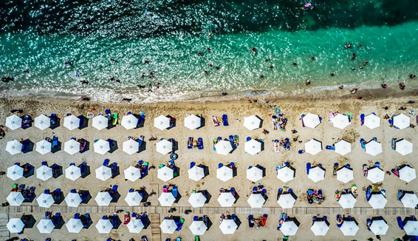 Eurostat: “Πρωταθλήτριες” Ελλάδα, Ισπανία και Κροατία στην ανάκαμψη του ευρωπαϊκού Τουρισμού το 2021