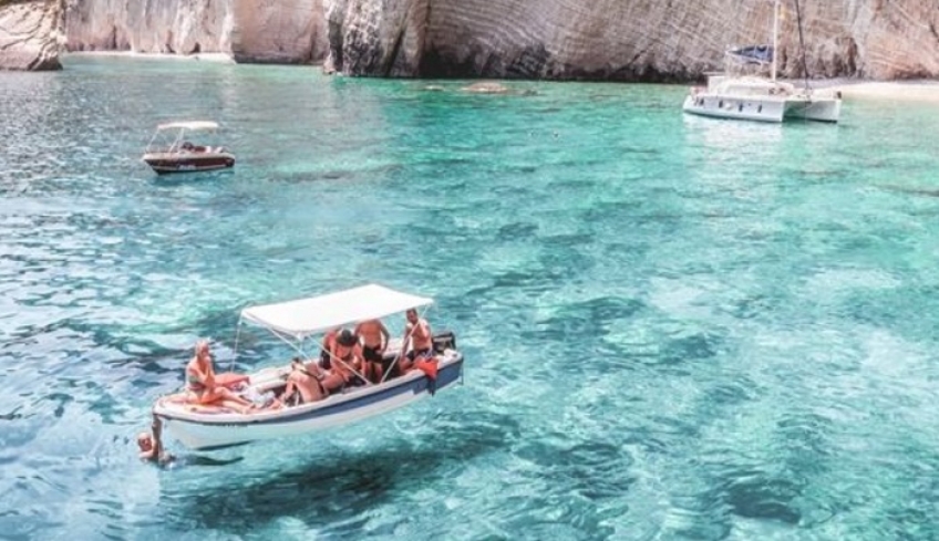Τοξότη, η Σελήνη βρίσκεται στον Ζυγό και νιώθεις ιδιαίτερα την ανάγκη να βρεθείς με πρόσωπα από το φιλικό σου περιβάλλον.